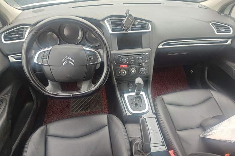 Used Citroen C4L 2014 1.8L Intelligent Drive Automatic Enjoyment Model Center Console