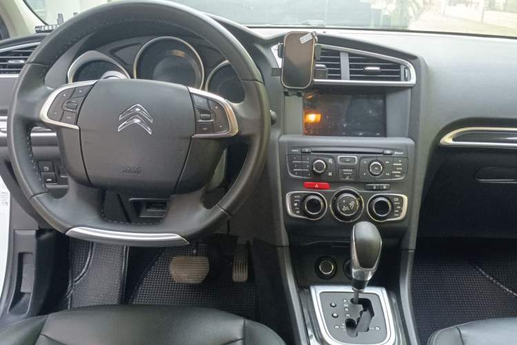 Used Citroen C4L 2014 1.8L Intelligent Drive Automatic Dynamic Model Center Console