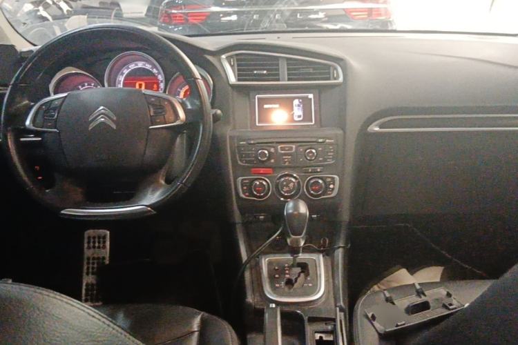 Used Citroen C4L 2014 1.6THP Intelligent Drive Automatic Dynamic Model Center Console
