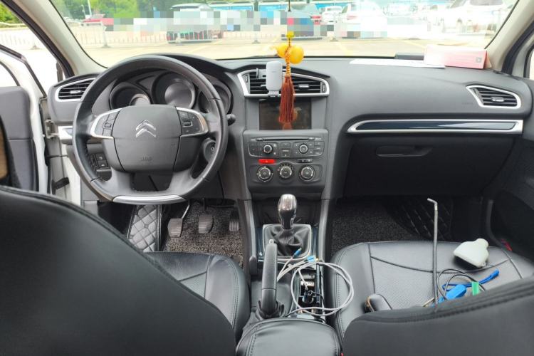 Used Citroen C4L 2014 1.8L Intelligent Drive Manual Enjoyment Model Center Console