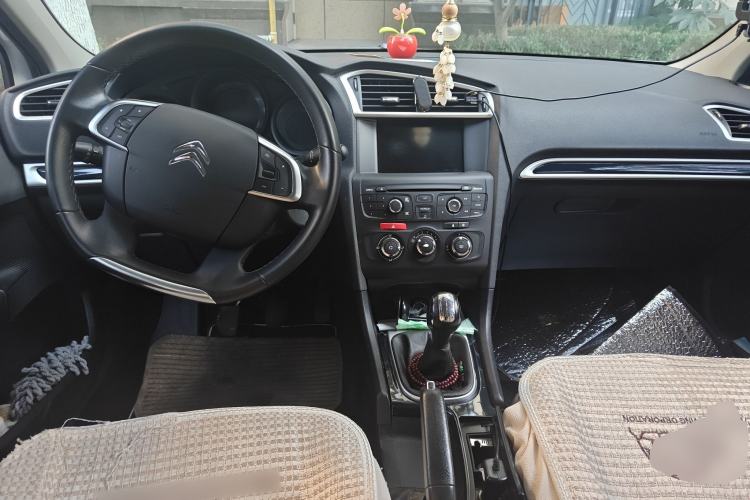 Used Citroen C4L 2014 1.8L Intelligent Drive Manual Enjoyment Model Center Console
