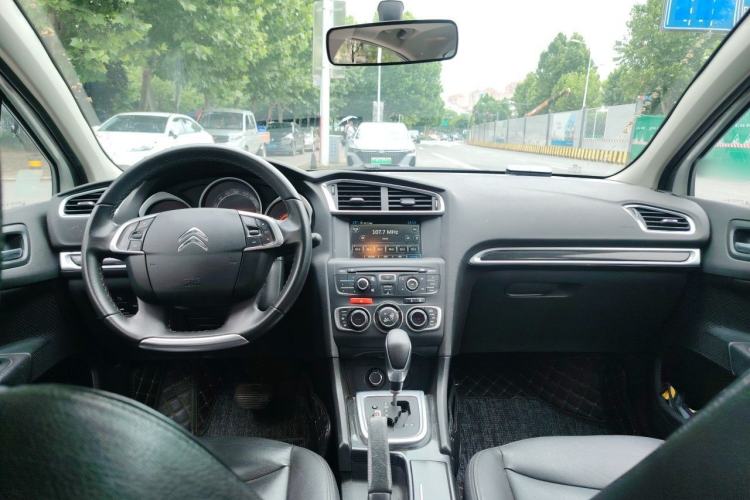 Used Citroen C4L 2014 1.8L Intelligent Drive Automatic Dynamic Model Center Console