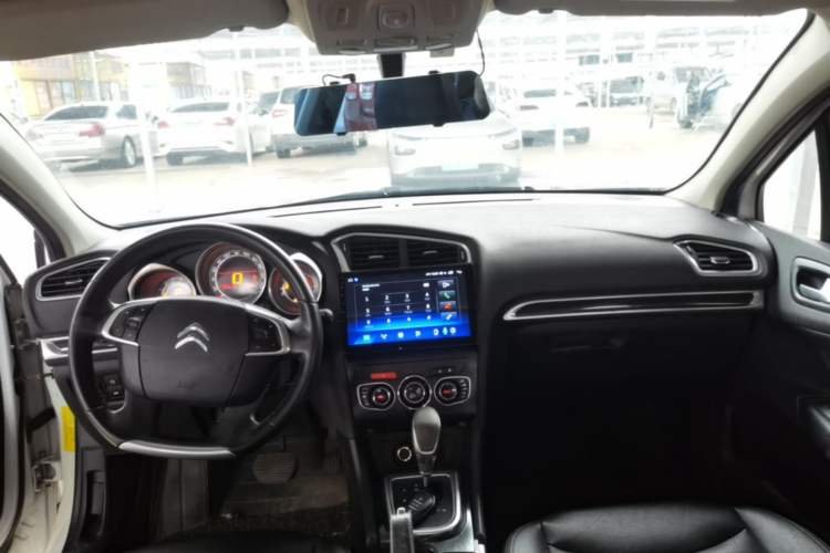 Used Citroen C4L 2014 1.6THP Intelligent Drive Automatic Dynamic Model Center Console