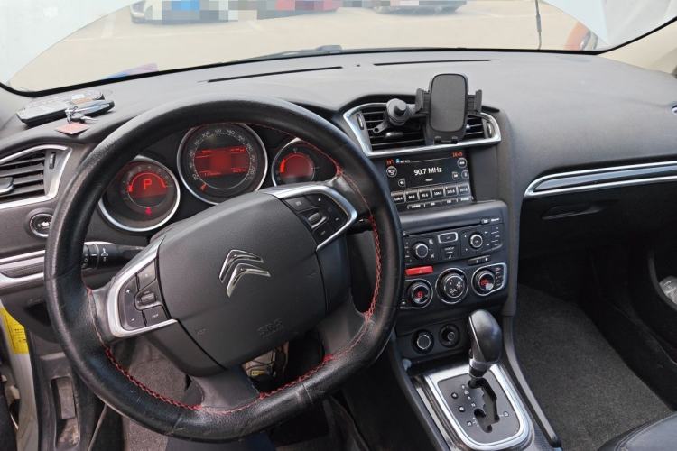Used Citroen C4L 2014 1.6THP Intelligent Drive Automatic Dynamic Model Center Console