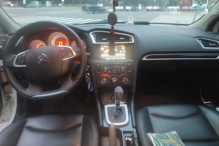 Used Citroen C4L 2014 1.8L Intelligent Drive Automatic Enjoyment Model Center Console