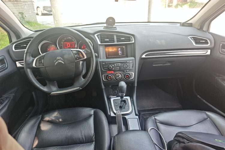 Used Citroen C4L 2014 1.8L Intelligent Drive Automatic Dynamic Model Center Console