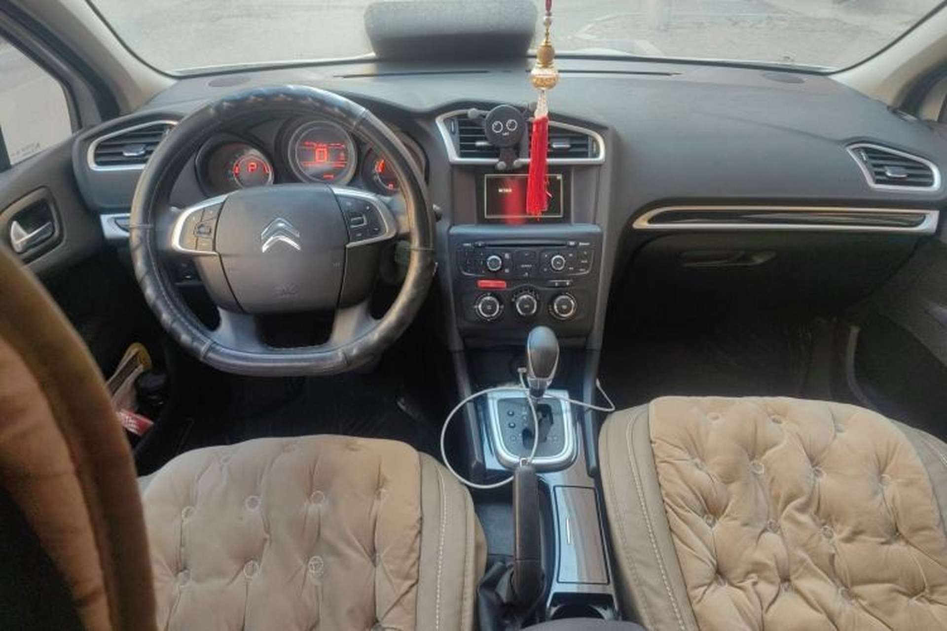 Used Citroen C4L 2014 1.8L Intelligent Drive Automatic Enjoyment Model Center Console