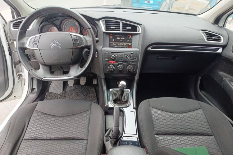 Used Citroen C4L 2014 1.8L Intelligent Drive Manual Enjoyment Model Center Console