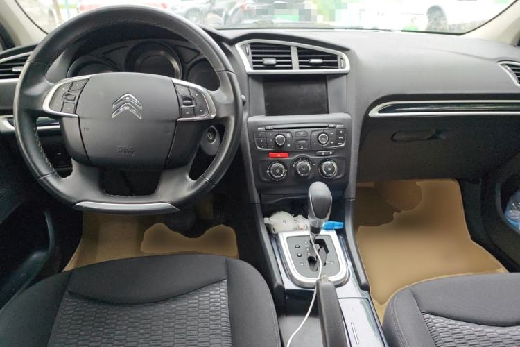 Used Citroen C4L 2014 1.8L Intelligent Drive Automatic Enjoyment Model Center Console