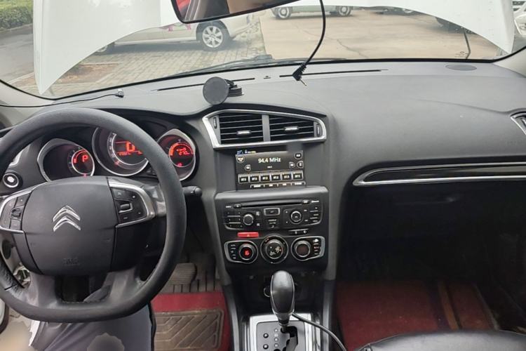 Used Citroen C4L 2014 1.6THP Intelligent Drive Automatic Dynamic Model Center Console