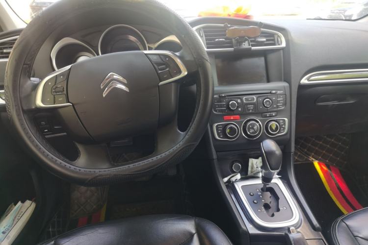 Used Citroen C4L 2014 1.6THP Intelligent Drive Automatic Dynamic Model Center Console