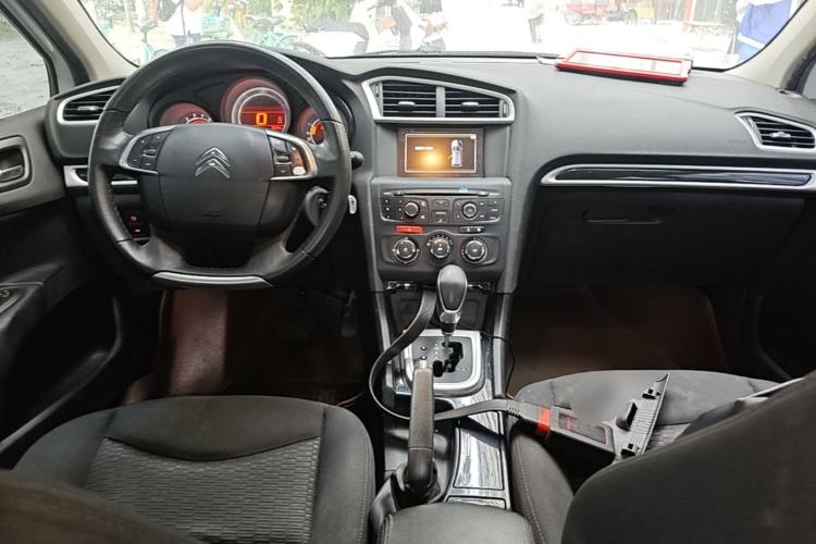 Used Citroen C4L 2014 1.8L Intelligent Drive Automatic Enjoyment Model Center Console
