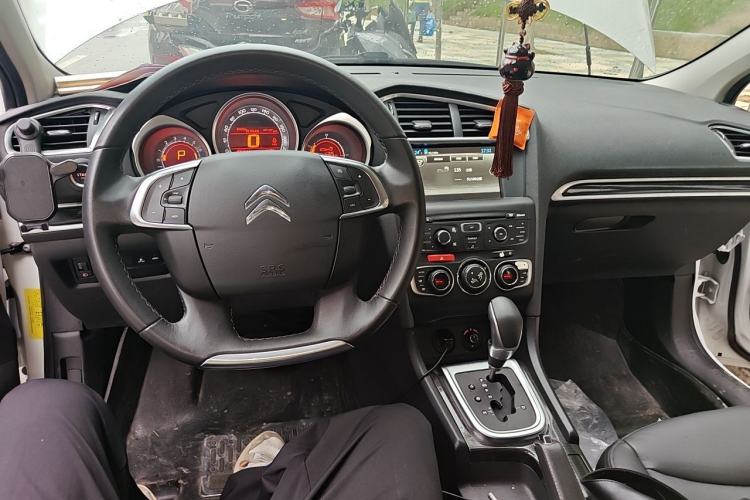 Used Citroen C4L 2014 1.6THP Intelligent Drive Automatic Dynamic Model Center Console