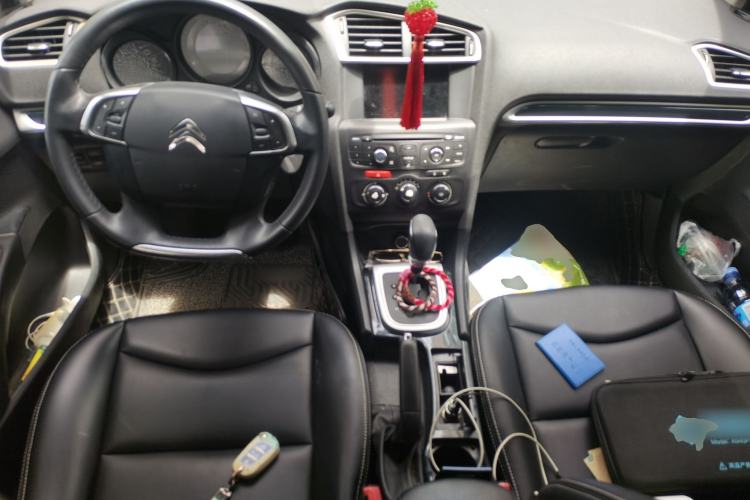 Used Citroen C4L 2014 1.8L Intelligent Drive Automatic Enjoyment Model Center Console