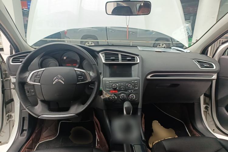 Used Citroen C4L 2014 1.8L Intelligent Drive Automatic Enjoyment Model Center Console