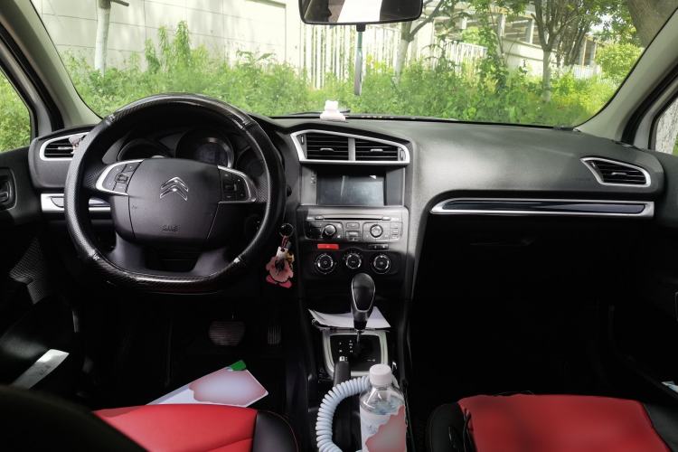 Used Citroen C4L 2014 1.8L Intelligent Drive Automatic Enjoyment Model Center Console