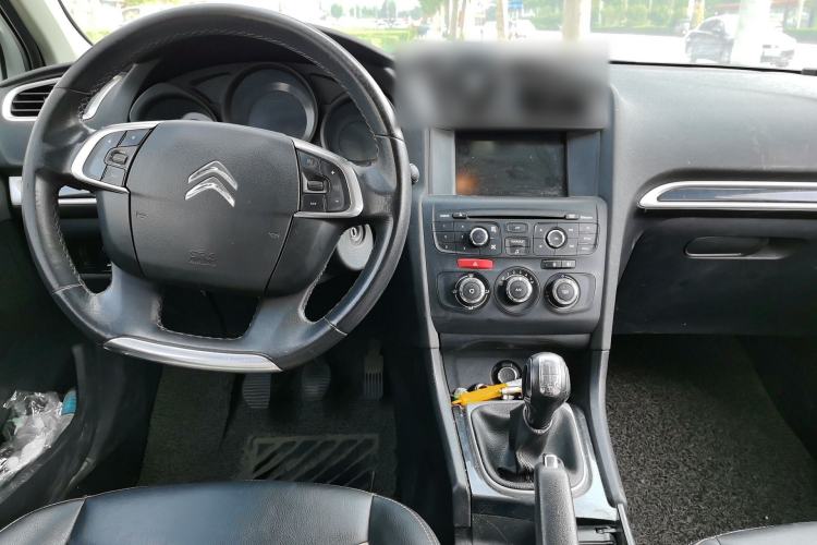 Used Citroen C4L 2014 1.8L Intelligent Drive Manual Enjoyment Model Center Console