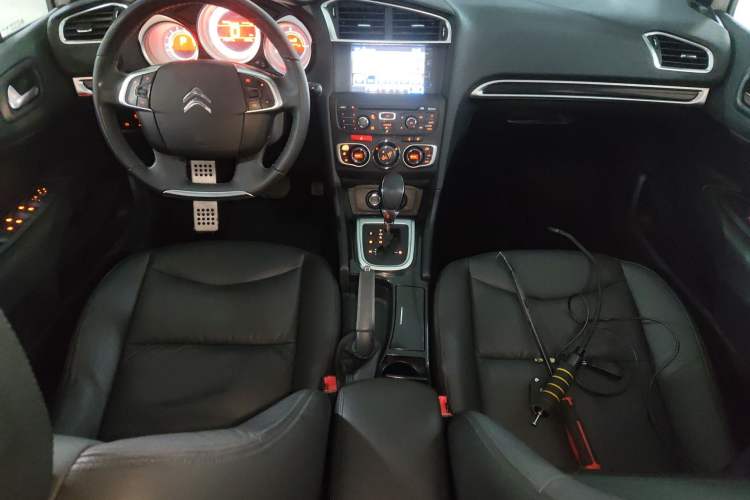 Used Citroen C4L 2014 1.8L Intelligent Drive Automatic Dynamic Model Center Console