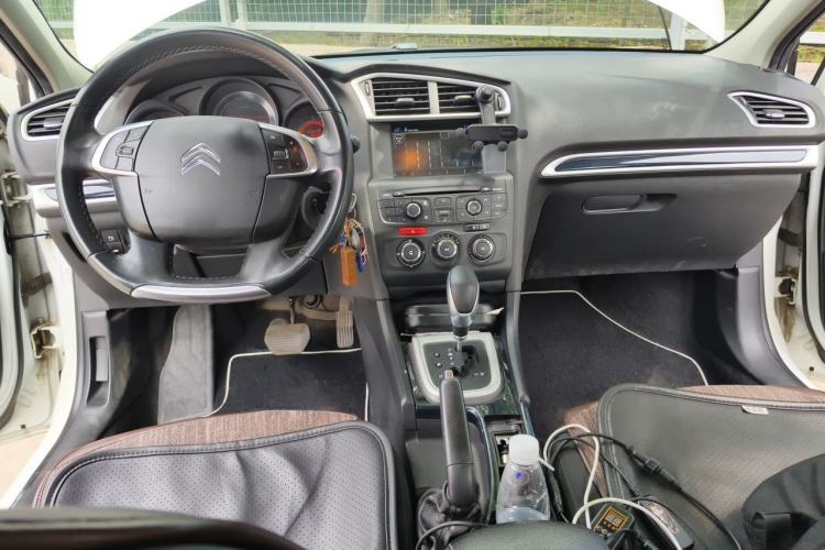 Used Citroen C4L 2014 1.8L Intelligent Drive Automatic Enjoyment Model Center Console