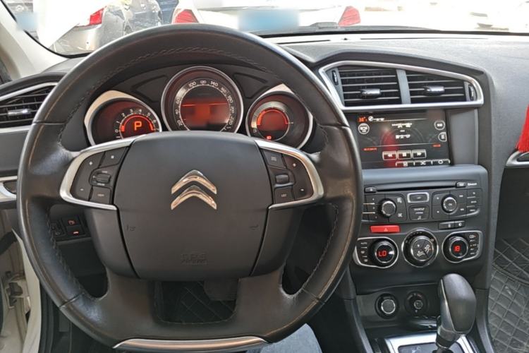 Used Citroen C4L 2014 1.8L Intelligent Drive Automatic Dynamic Model Center Console