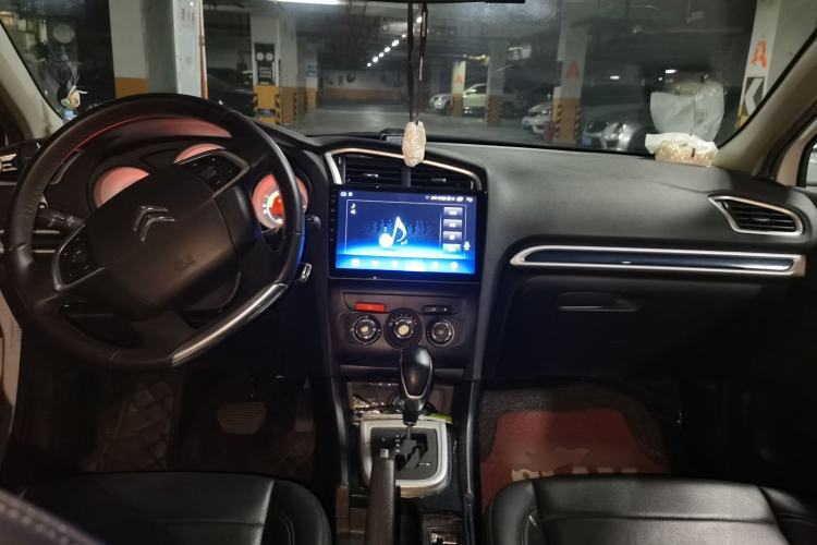 Used Citroen C4L 2014 1.8L Intelligent Drive Automatic Enjoyment Model Center Console