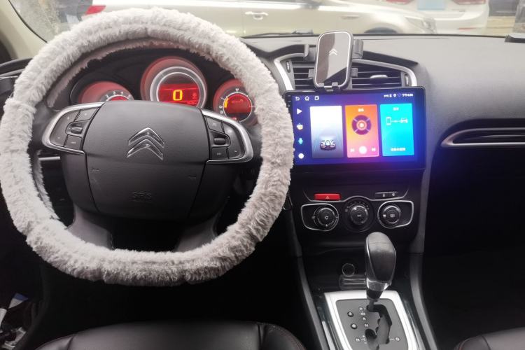Used Citroen C4L 2014 1.8L Intelligent Drive Automatic Enjoyment Model Center Console