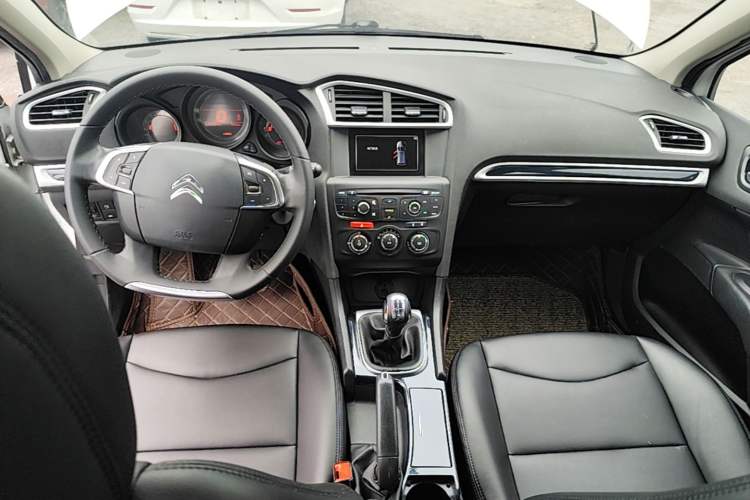 Used Citroen C4L 2014 1.8L Intelligent Drive Manual Enjoyment Model Center Console