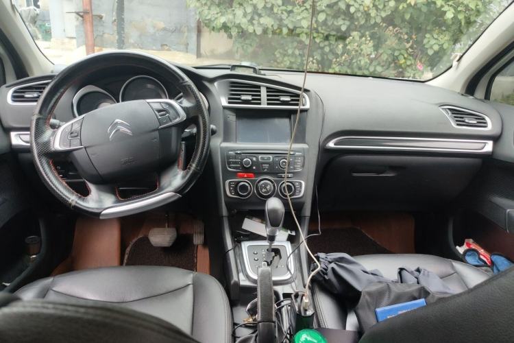 Used Citroen C4L 2014 1.6THP Intelligent Drive Automatic Dynamic Model Center Console
