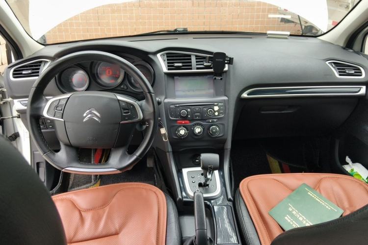 Used Citroen C4L 2014 1.8L Intelligent Drive Automatic Enjoyment Model Center Console
