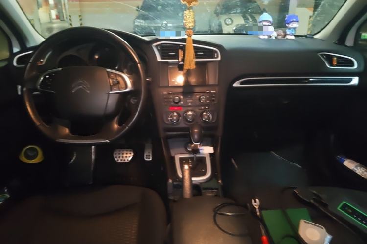 Used Citroen C4L 2014 1.8L Intelligent Drive Automatic Enjoyment Model Center Console