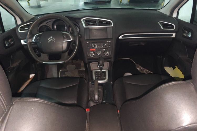 Used Citroen C4L 2014 1.8L Intelligent Drive Automatic Enjoyment Model Center Console