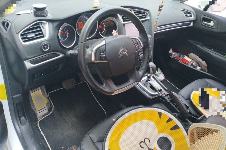 Used Citroen C4L 2014 1.6THP Intelligent Drive Automatic Dynamic Model Center Console