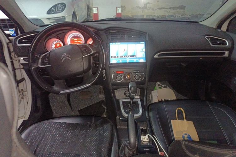 Used Citroen C4L 2014 1.8L Intelligent Drive Automatic Enjoyment Model Center Console