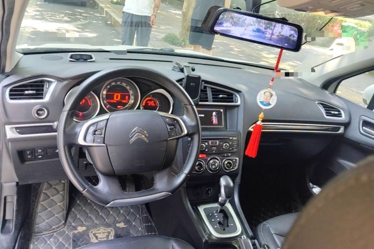 Used Citroen C4L 2014 1.6THP Intelligent Drive Automatic Dynamic Model Center Console