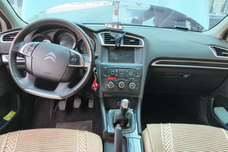 Used Citroen C4L 2014 1.8L Intelligent Drive Manual Enjoyment Model Center Console