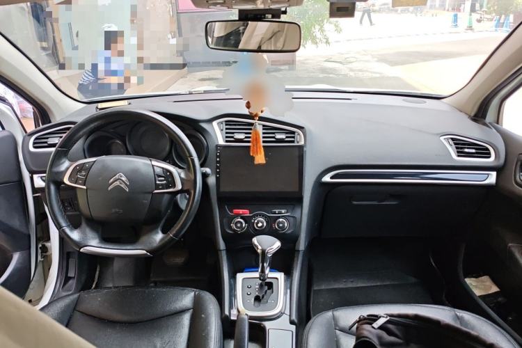 Used Citroen C4L 2014 1.8L Intelligent Drive Automatic Enjoyment Model Center Console