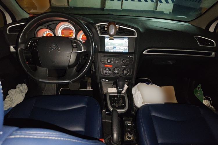 Used Citroen C4L 2014 1.8L Intelligent Drive Automatic Enjoyment Model Center Console