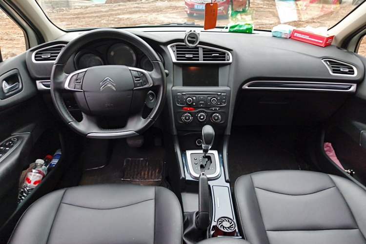 Used Citroen C4L 2014 1.8L Intelligent Drive Automatic Enjoyment Model Center Console