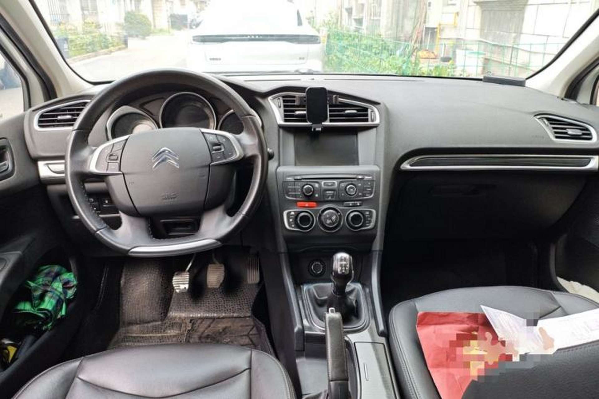 Used Citroen C4L 2014 1.8L Intelligent Drive Manual Version – Dynamic Edition Center Console