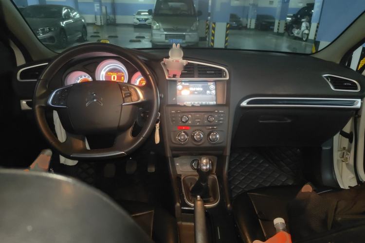Used Citroen C4L 2014 1.8L Intelligent Drive Manual Enjoyment Model Center Console
