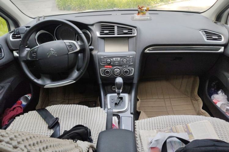 Used Citroen C4L 2014 1.6THP Intelligent Drive Automatic Dynamic Model Center Console
