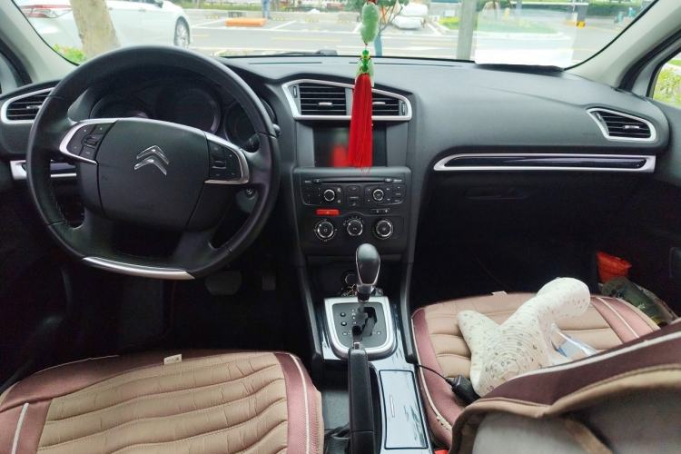 Used Citroen C4L 2014 1.8L Intelligent Drive Automatic Enjoyment Model Center Console