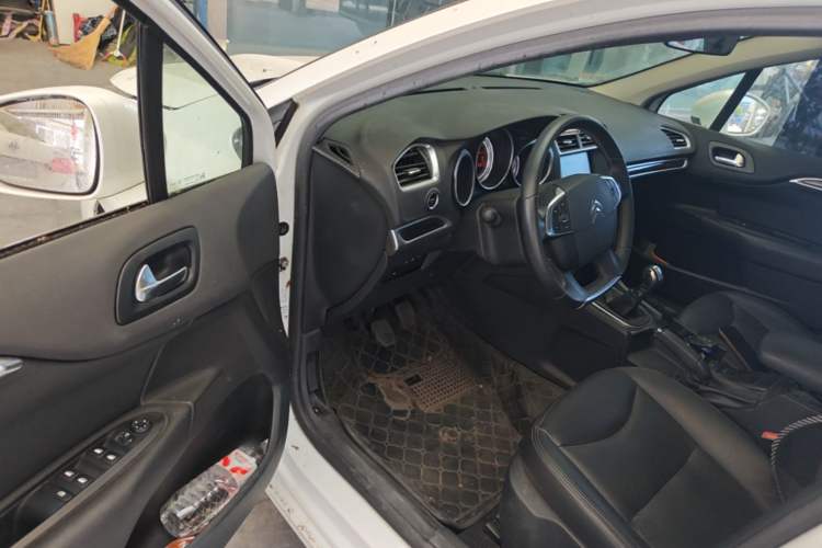 Used Citroen C4L 2014 1.8L Intelligent Drive Manual Version – Dynamic Edition Driver Seat