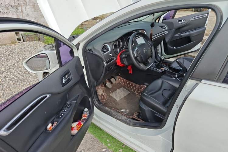 Used Citroen C4L 2014 1.8L Intelligent Drive Manual Version – Dynamic Edition Driver Seat