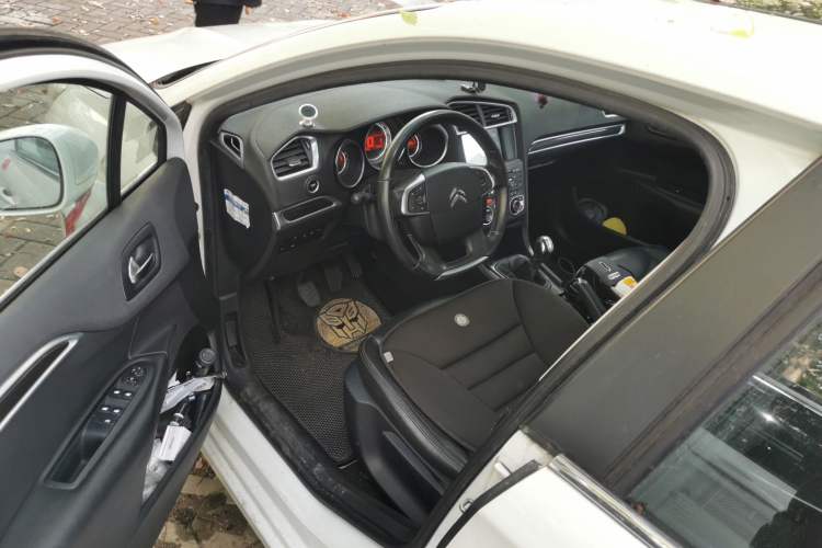 Used Citroen C4L 2014 1.8L Intelligent Drive Manual Version – Dynamic Edition Driver Seat