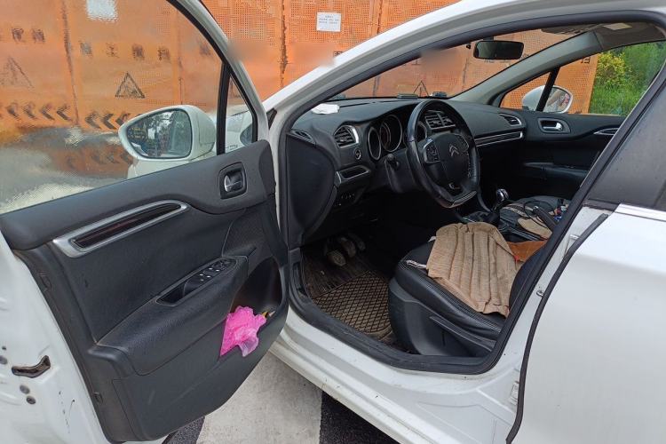 Used Citroen C4L 2014 1.8L Intelligent Drive Manual Version – Dynamic Edition Driver Seat