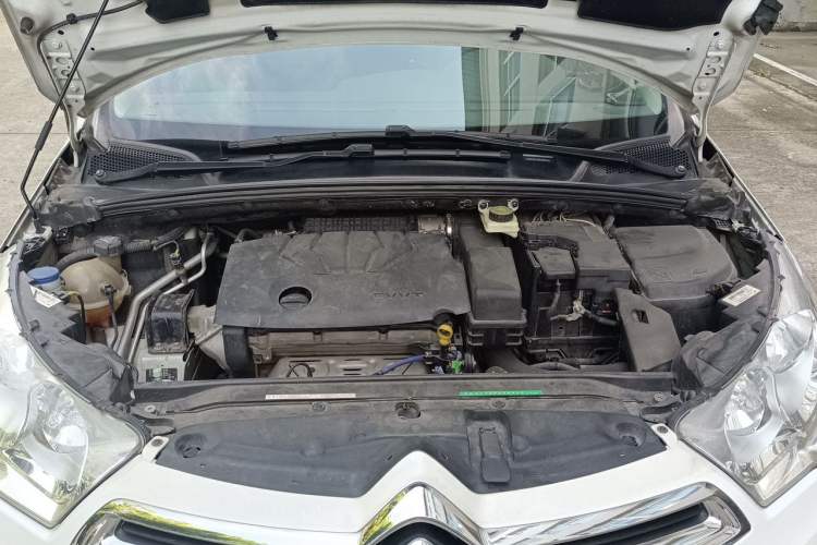 Used Citroen C4L 2014 1.8L Intelligent Drive Automatic Dynamic Model Engine Bay