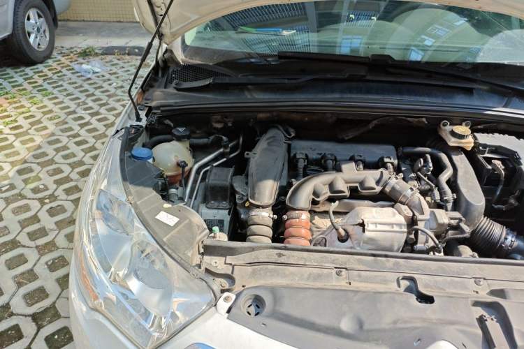 Used Citroen C4L 2014 1.6THP Intelligent Drive Automatic Dynamic Model Engine Bay Right