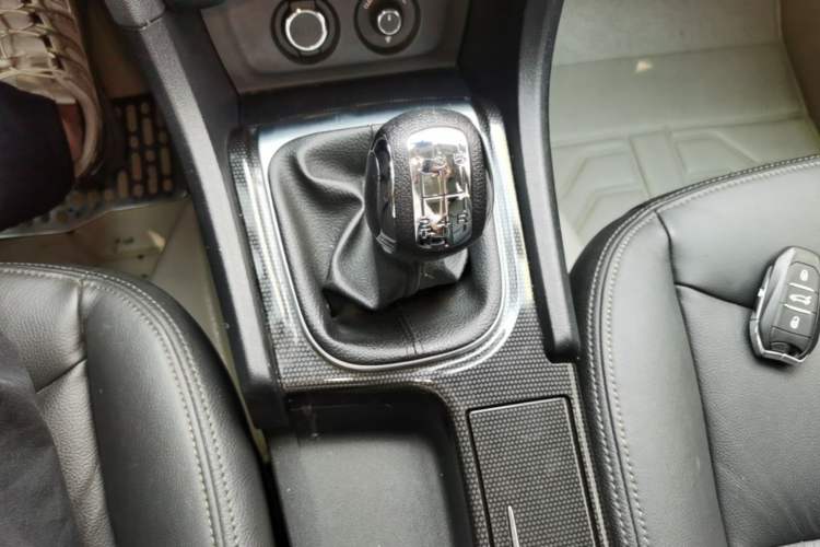 Used Citroen C4L 2014 1.8L Intelligent Drive Manual Version – Dynamic Edition Gear Lever