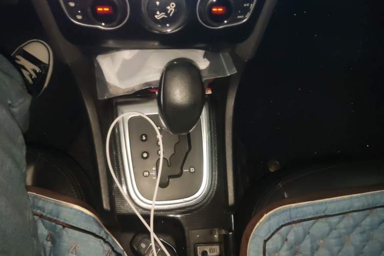 Used Citroen C4L 2014 1.6THP Intelligent Drive Automatic Dynamic Model Gear Lever